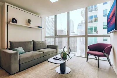Image de Downtown Condo Steps from Ultra