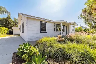 Image de Coastal Palm Haven - With Hot Tub