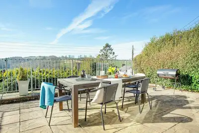 Image de An attractive and airy, end-terrace house perfect for families of up to six people.