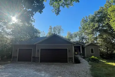 Image de Beautiful, New Home Secluded in the Woods