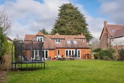 Image de Absolutely stunning property with plenty of space inside and out to cater for up to twelve guests.