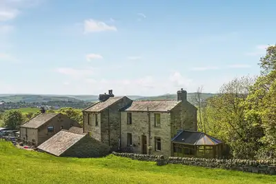 Image de 4 chambres à coucher à Hainworth, near Keighley