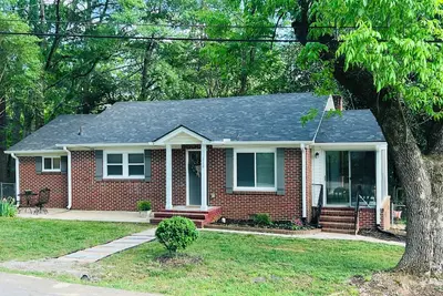 Image de Charming 3-bedroom cottage in Central—minutes away from Clemson and Swu!