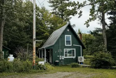 Image de Charming cabin in the Maine woods, right off the Snowmobile\/Atv trails