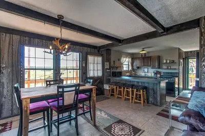 Image de Charming, updated, incredible views on 7 acres 1-bedroom cabin in Jefferson