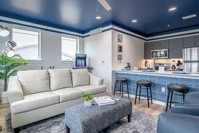 Image de Rambler: 2 Br Cowboys Themed Suite, 1 Mile to Att