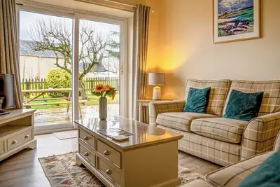 Image de Dovecote Cottage is a cozy retreat in Methven, Perth, ideal for families or small groups.