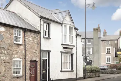 Image de A charming and deceptively spacious cottage in the heart of the market town of Llanrwst.