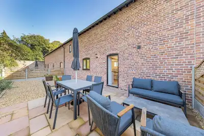 Image de Tedsmore Hall Estate is surrounded by picturesque countryside.
