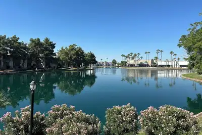 Image de Lakeshore at Anderson Springs Desert oasis 1-bedroom condo in marvelous Chandler