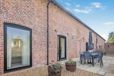 Image de Tedsmore Hall Estate is surrounded by picturesque countryside.