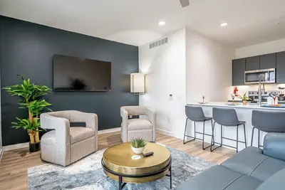 Image de Rambler: 2 Bed Penthouse, Balcony, 1 Mile to At&T