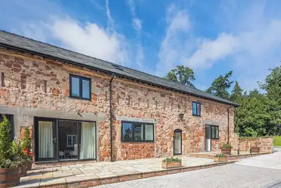 Image de Tedsmore Hall Estate is surrounded by picturesque countryside.