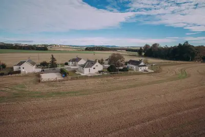 Image de Ninetrees Cottage is a spacious retreat in Methven, Perth, perfect for families or groups.