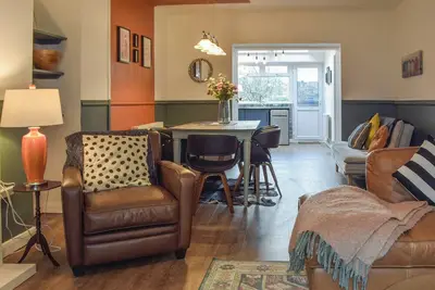 Image de Picked for its central Tenby location and only a short walk to the beach.