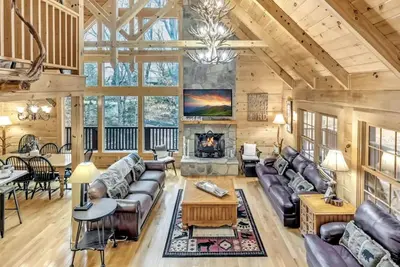 Image de Serene 5br Cabin Pool Playground Theater Game Room