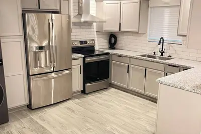 Image de New! - Valor’s Paradise - Midterm Stays Welcome\n\n