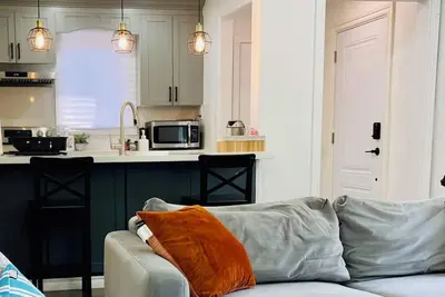 Image de Cozy Weston Village Escape w/ 2 Parking - Backyard Access - Convenient Location!