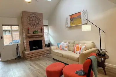 Image de Central Tucson 2 bedroom pet-friendly Townhouse with Pool\n