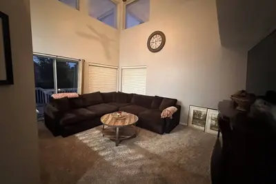 Image de Charming Broomfield Retreat: Modern Comforts & Prime Location\n