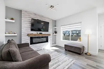 Image de Luxurious, Cozy, & Modern 4 bedroom Home—Airconditioned + Netflix + Free Parking