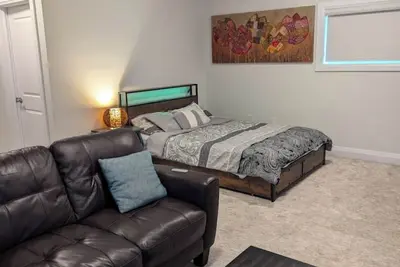 Image de Spacious walk out Basement.