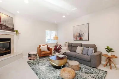 Image de Stylish & Elegant 2br 2. 5ba Haven in Kirkland