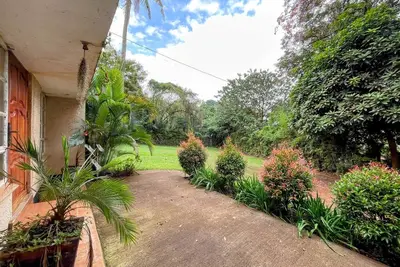 Image de Villa located in Kololo, an upscale neighbourhood in Kampala; large and spacious