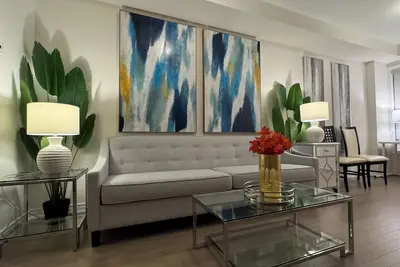 Image de Modern Elegance: New Seaton Luxury Home in Pickering