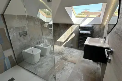 Image de Beautiful design apartment surrounded by greenery 1km from the center