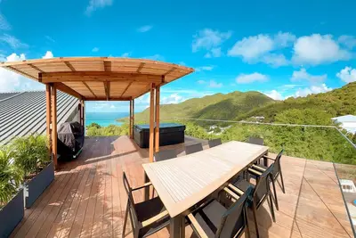 Penthouse 2 Niveaux avec Jacuzzi et Piscine à Anse Marcel