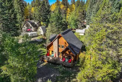 Image de New! Tranquil Aspens - near lake, town, parks - expansive deck - pet friendly