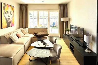 Image de High-quality vacation home, close to the beach with fenced garden and bicycle garage!