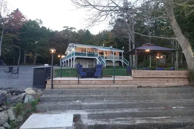 Image de Modern 2-bedroom lakefront cottage