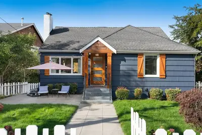 Image de 3 Bdrm Luxury Craftsmen | Queen Anne | Family/Pet+