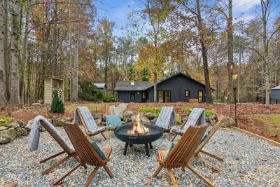 Image de The Apex - Hot tub, gym, wine, waterfalls & more!