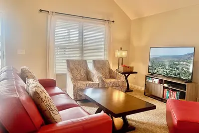 Image de Stylish, Modern 3-bedroom home in Ozark. Near Finley Farms, park, library