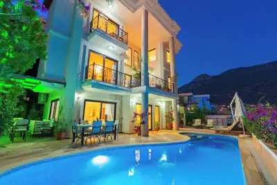 Image de 3-bedroom villa with breath taking sea and mountain views