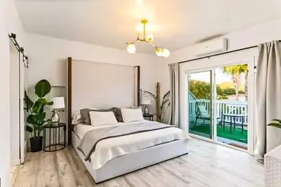 Image de Modern 4 Bed Farmhouse with private Pool