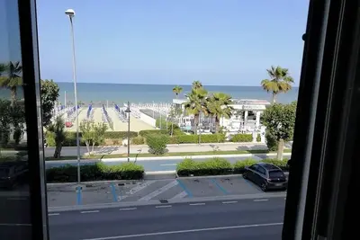 Image de Flat in front of the sea