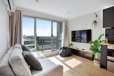 Image de City Escape Apt with Views, Pool & Gym