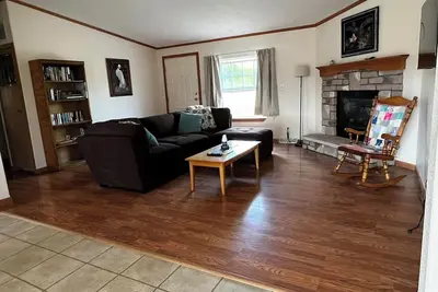 Image de Charming rural setting 2-bedroom house in brilliant Livingston with WiFi and Ac.