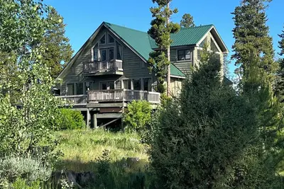 Image de All season house; close to Winter Park and Granby Ranch skiing; hot tub