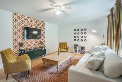 Image de Charming & centrally located 4-bedroom house with Ac, Bbq and WiFi in Raleigh