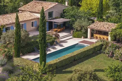 Image de Superbe Mas provençal entre Gordes et Roussillon - 6 adultes + 4 enfants