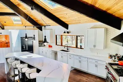 Image de Mt retreat, Chefs Kitchen, Hot Tub, Fireplace, Smart Tv, Hiking Trails -50% Off