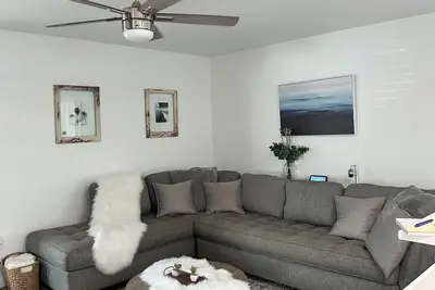 Image de Renovated pet friendly 3-bedroom home minutes to Venice Beach w/ patio & firepit