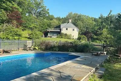 Image de The Stonemason - A Private Catskill Winter Escape in the Woods close to Kingston