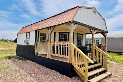 Image de Cozy single room cottage with private bathroom and kitchenette. Perfect Getaway