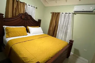 Image de 25 minutes from Kingston! Cozy Retreat in The Orchards, St. Catherine